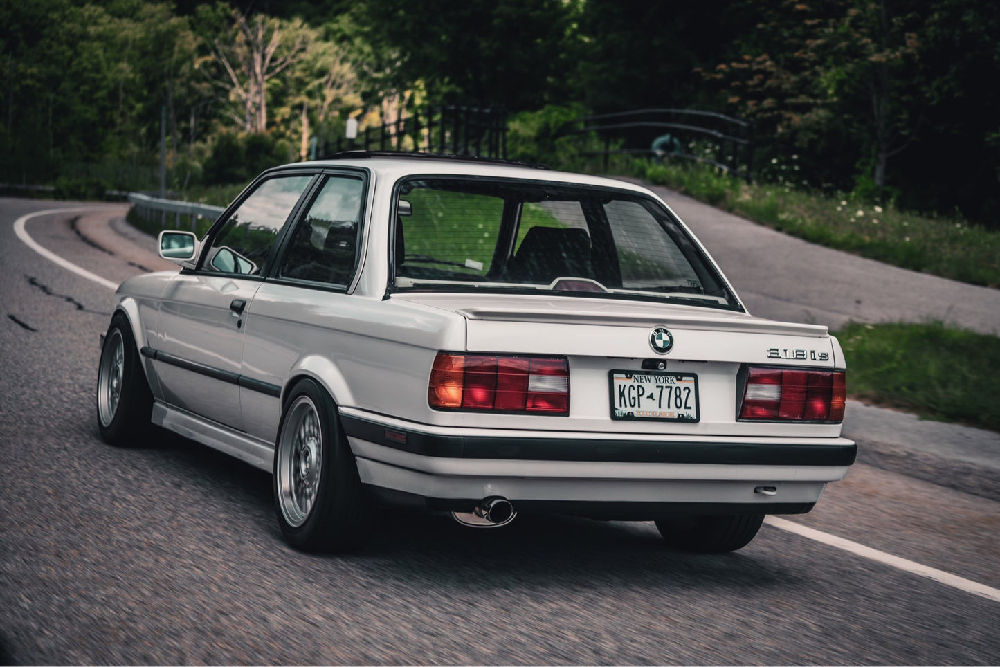 E30 V2 OEM+ Side Skirts image 3