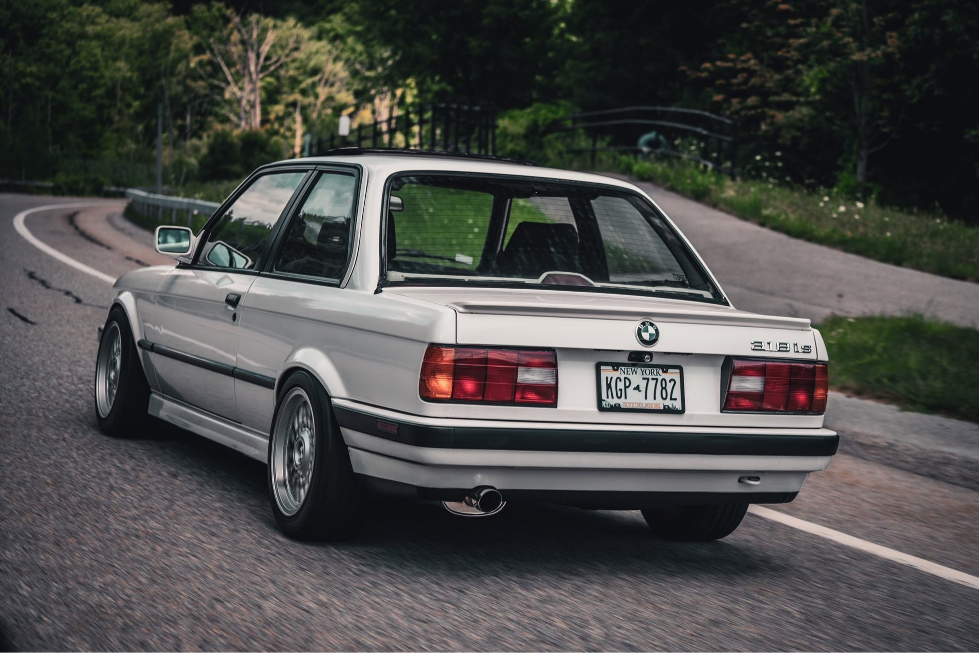 E30 V2 OEM+ Side Skirts image 3